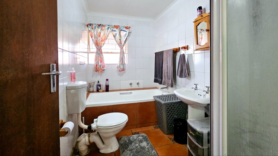 3 Bedroom Property for Sale in Langenhovenpark Free State